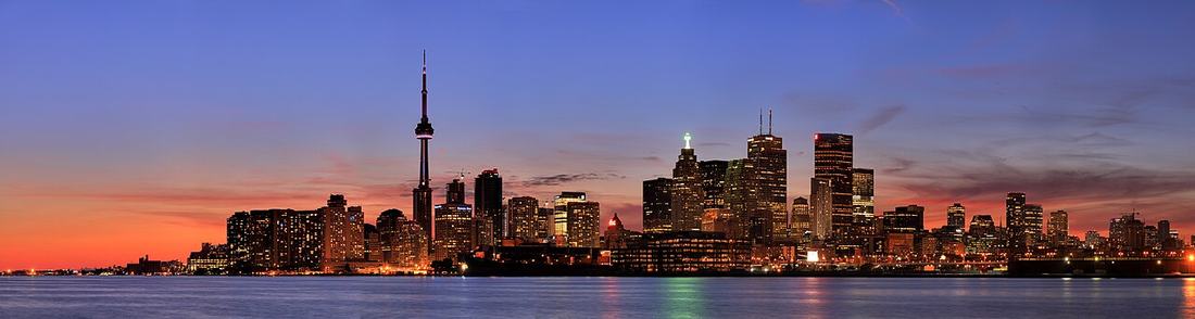 The Toronto skyline with the CN Tower